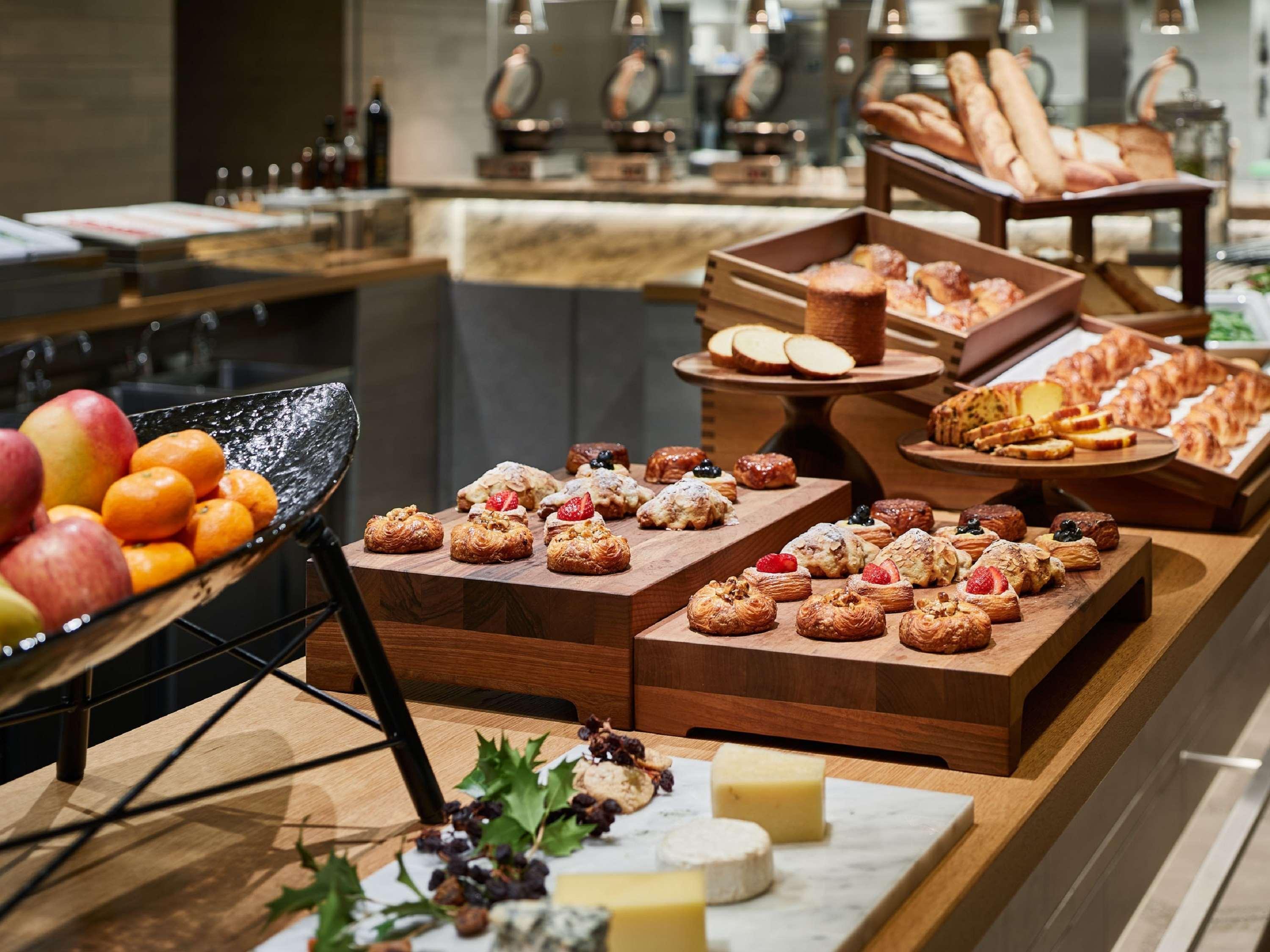 The Thousand Kyoto Exterior foto A buffet at a hotel