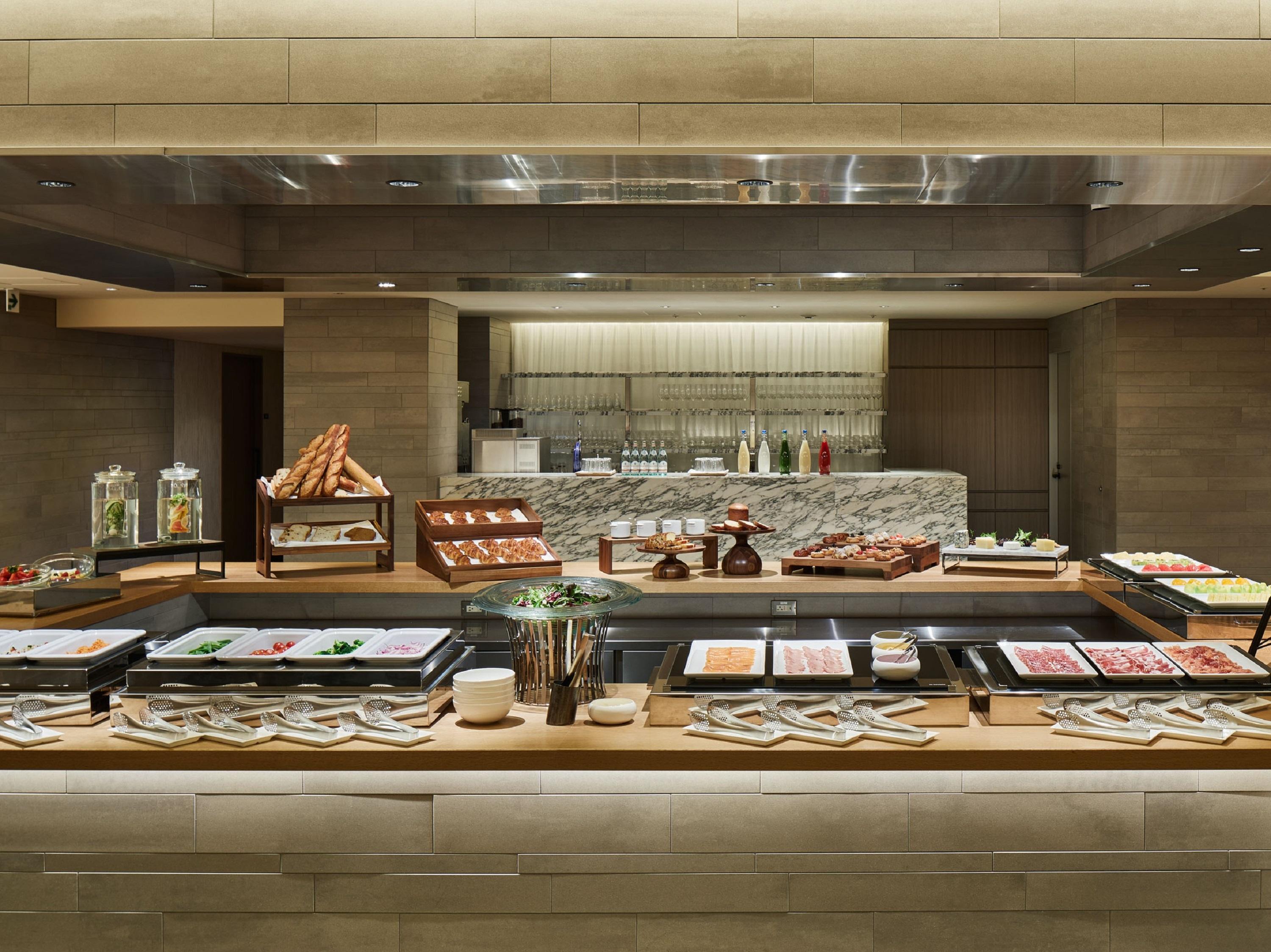 The Thousand Kyoto Exterior foto A buffet at a hotel